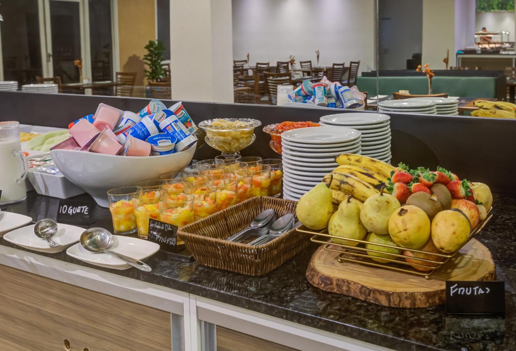 Отель Wyndham Sao Paulo Paulista Экстерьер фото